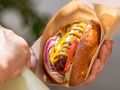 Złoty Król Gold to najdroższy hot dog w Polsce z płatkami złota