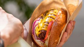 Złoty Król Gold to najdroższy hot dog w Polsce z płatkami złota