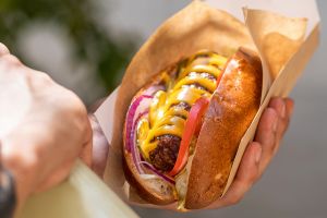 Złoty Król Gold to najdroższy hot dog w Polsce z płatkami złota