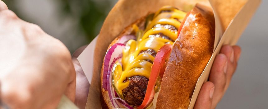 Złoty Król Gold to najdroższy hot dog w Polsce z płatkami złota