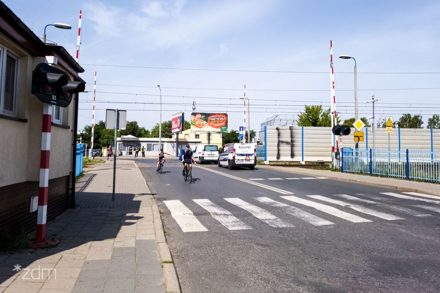 Zmiana organizacji ruchu na przejeździe kolejowym na Dębcu w Poznaniu