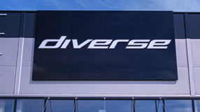 Szyld sklepu polskiej marki odziezowej Diverse