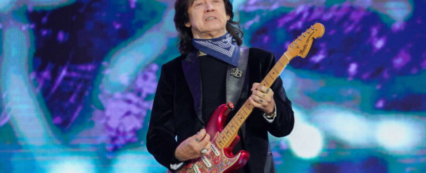 Jan Borysewicz z gitarą