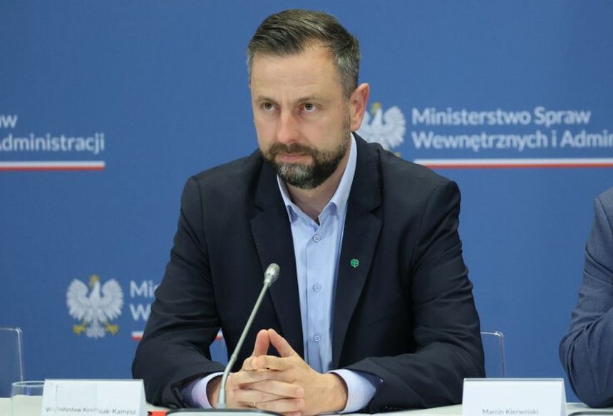 Sztab kryzysowy z udziałem ministra obrony narodowej Władysława Kosiniaka-Kamysza