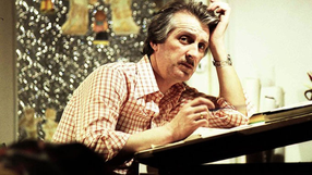 Kadr z serialu "Czterdziestolatek"