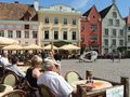 seniorzy w restauracji w Tallinie - Estonia