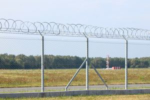 Katastrofa na Air Show w Radomiu. Zniszczenia na lotnisku