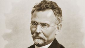 Jego powieść czytali prawie wszyscy Polacy. Nie każdy wie, jak on nazywał się naprawdę