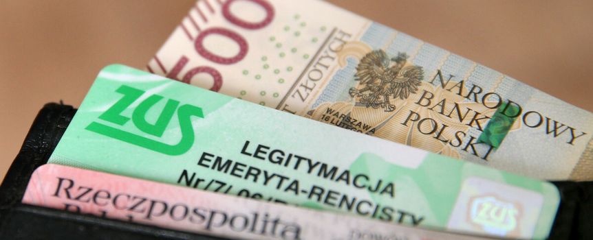 dowod osobisty, legitymacja emeryta, banknot 500 zl, portfel
