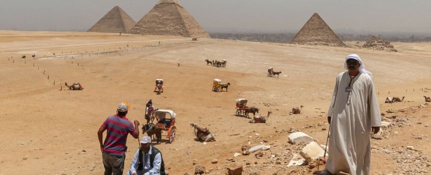 Widok na egipskie piramidy