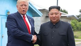 Prezydent USA Donald Trump z północnokoreańskim przywódcą Kim Dzong Unem