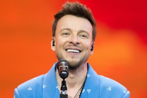 To on nagrał czołówkę do „Rodzinki.pl”. Tak dziś wygląda jego życie