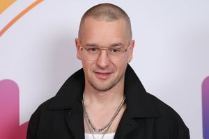 Jest gwiazdą polskiej muzyki. Swojego ojca poznał w wieku kilkunastu lat