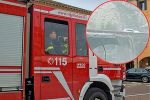 Burza uszkodziła most, po którym przejeżdżały samochody