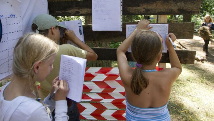 dzieci na koloniach