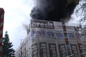 Zielona Góra. Pożar szkoły, czarny dym nad miastem