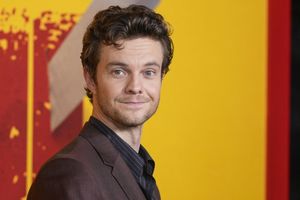 Dziś jest twarzą serialowego hitu. Nie każdy wie, że jego matka jest ulubienicą Polaków