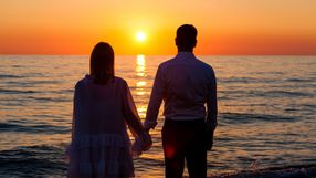 Zakochani patrzą w morze