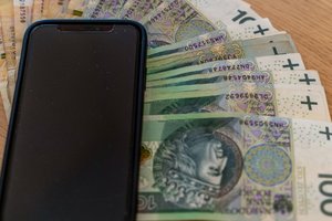 telefon i pieniadze