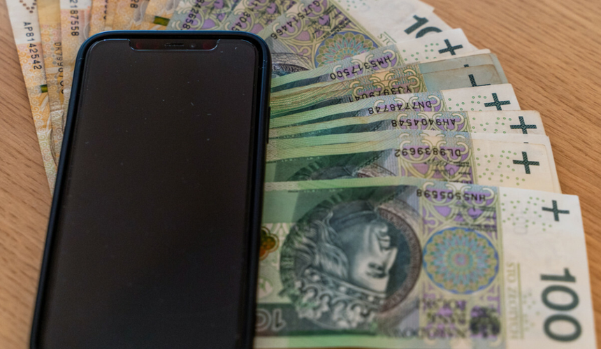 telefon i pieniadze
