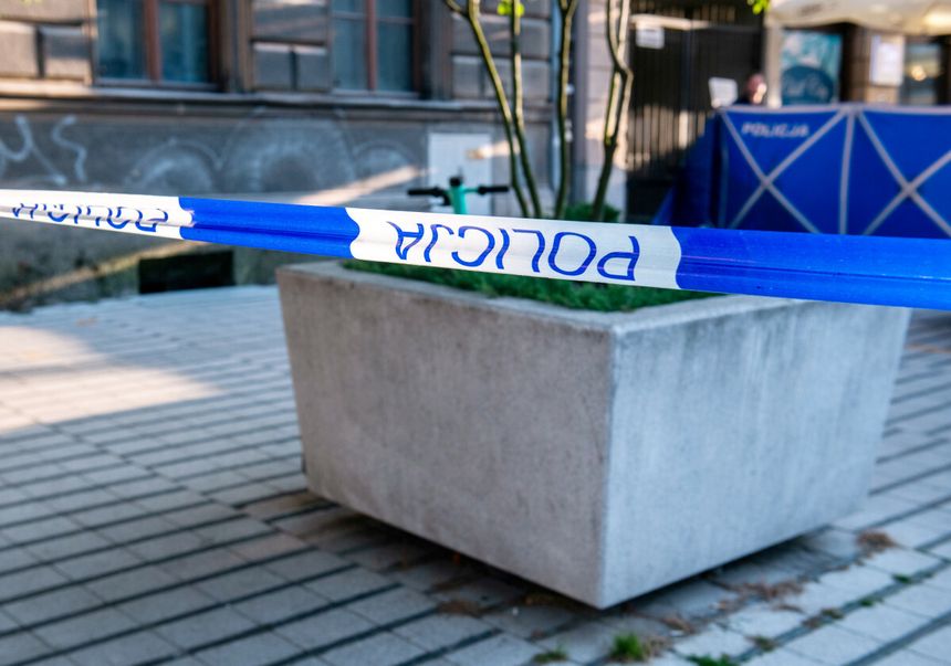 Taśma policyjna na jednej z poznańskich ulic