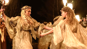 Kadr z serialu „Outlander: Krew z krwi” 