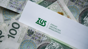 pieniadze i list od zakladu ubezpieczen spolecznych 