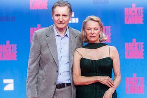 Pamela Anderson i Liam Neeson