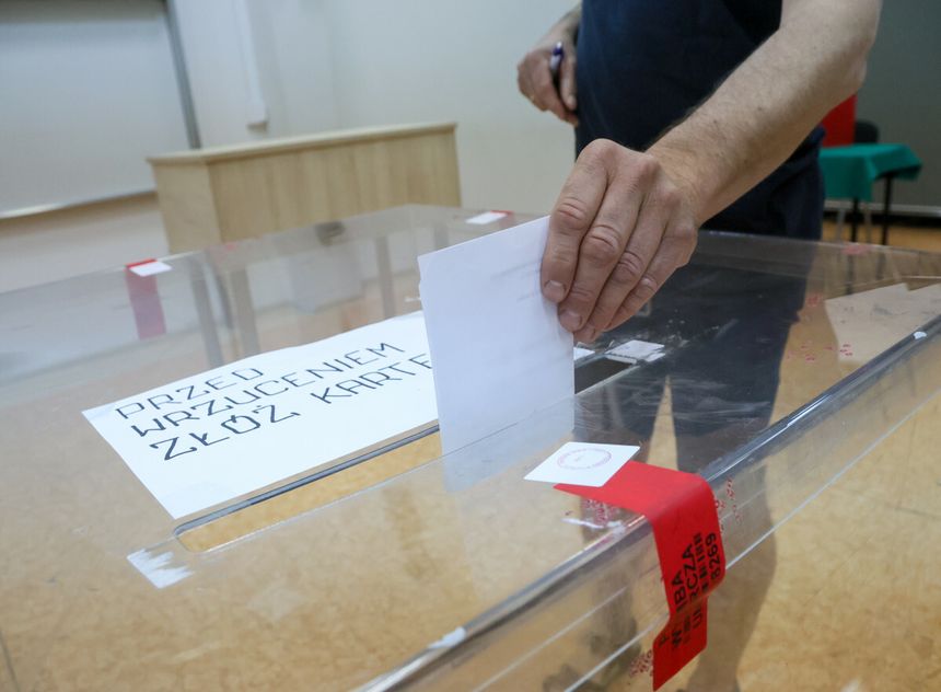głosowanie urna wyborcza