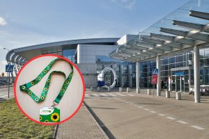 Smycze dla osób z niepełnosprawnościami będą rozdawane na lotnisku w Poznaniu
