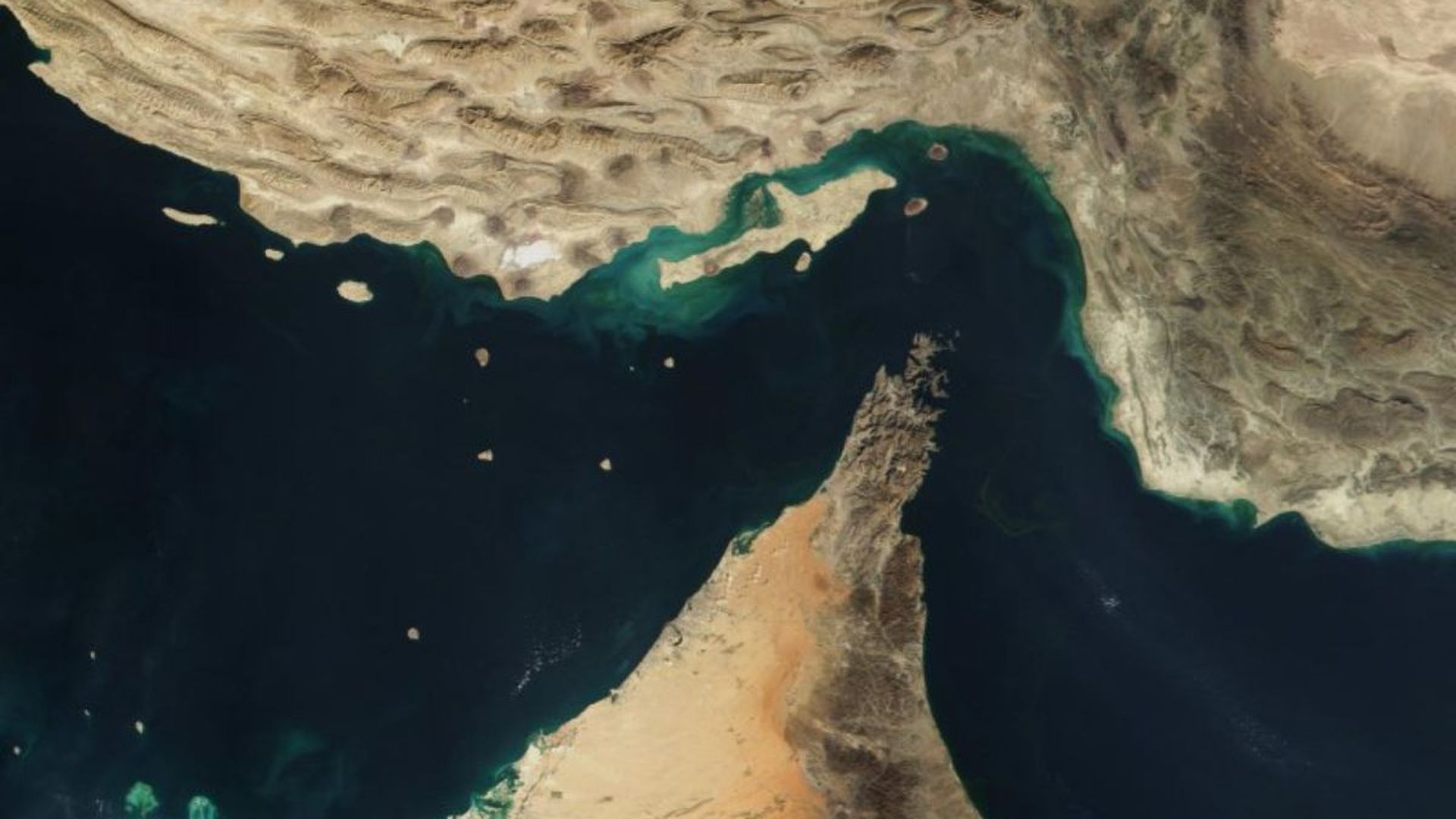 Iran: Dwa tankowce eksplodowały, próbując przepłynąć przez cieśninę Ormuz