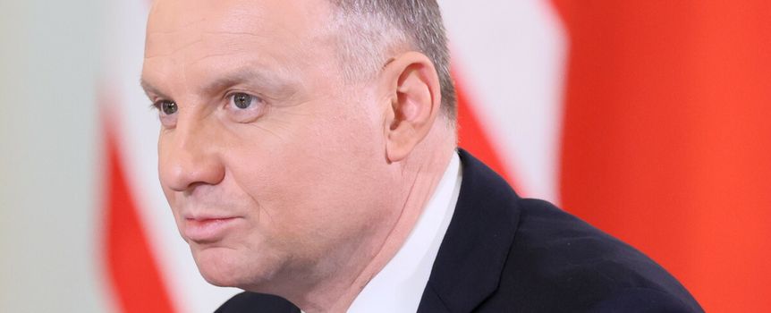 Andrzej Duda skierował do TK ustawę o pomocy psychologa dla osób po 13. roku życia bez zgody opiekuna