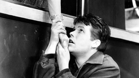 Zbigniew Cybulski kadr z filmu "Pociąg"