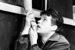 Zbigniew Cybulski kadr z filmu "Pociąg"