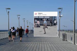 starszy mężczyzna tańczący na molo w Kołobrzegu