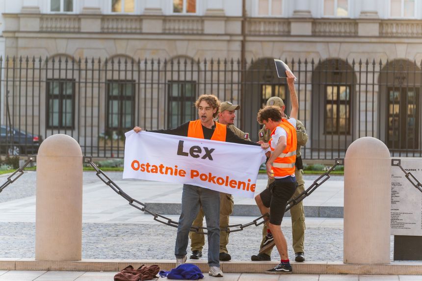Protest Ostatniego Pokolenia przed Pałacem Prezydenckim