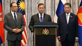 Premier Kambodży Hun Manet, pełniący obowiązki premiera Tajlandii Phumthama Wechayachai, premier Malezji Anwar Ibrahim na konferencji prasowej w Putrajaya, 28 lipca 2025 r.