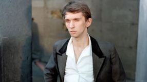 Odszedł w wieku zaledwie 25 lat. Został pochowany w wyjątkowym ubraniu
