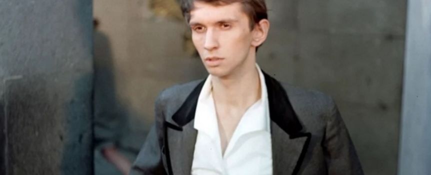 Odszedł w wieku zaledwie 25 lat. Został pochowany w wyjątkowym ubraniu