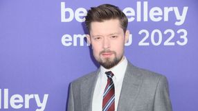 Remigiusz Mróz zaskoczył fanów. Pisarz zaprasza "w nową przygodę"