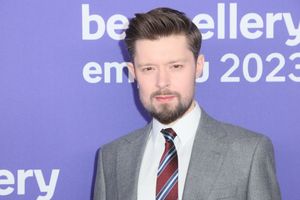Remigiusz Mróz zaskoczył fanów. Pisarz zaprasza "w nową przygodę"