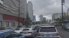 Korek w Honolulu osób uciekających przed tsunami