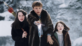 Kadr z filmu "Opowieści z Narnii: Lew, czarownica i stara szafa"