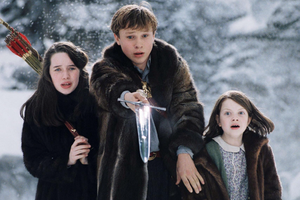 Kadr z filmu "Opowieści z Narnii: Lew, czarownica i stara szafa"