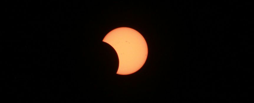 częściowe zaćmienie słońca