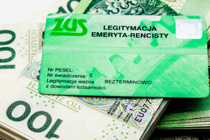 legitymacja emeryta, pieniądze 