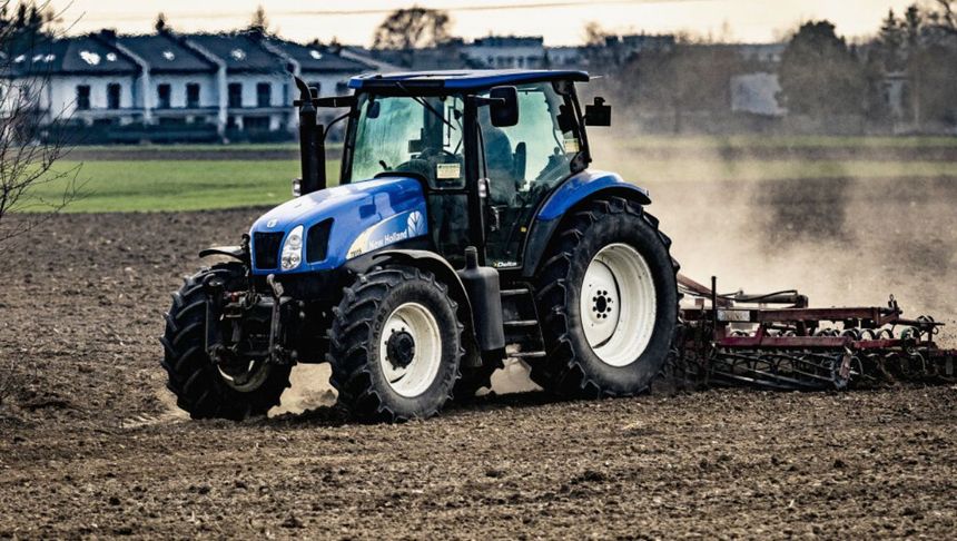 Traktor na polu