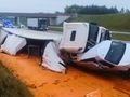 Wypadek na A1. Sos pomidorowy wyciekł na autostradę