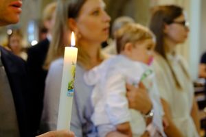 Czy można ochrzcić dziecko bez chrzestnych? 