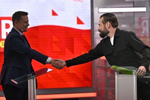 Rafał Trzaskowski i Krzysztof Stanowski na debacie "Super Expressu", 28 kwietnia 2025 r.
